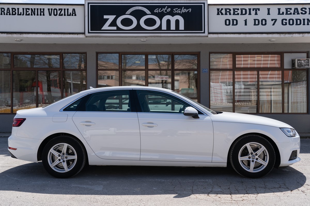 Audi A4
 2.0 TDi Ultra S-tronic Business