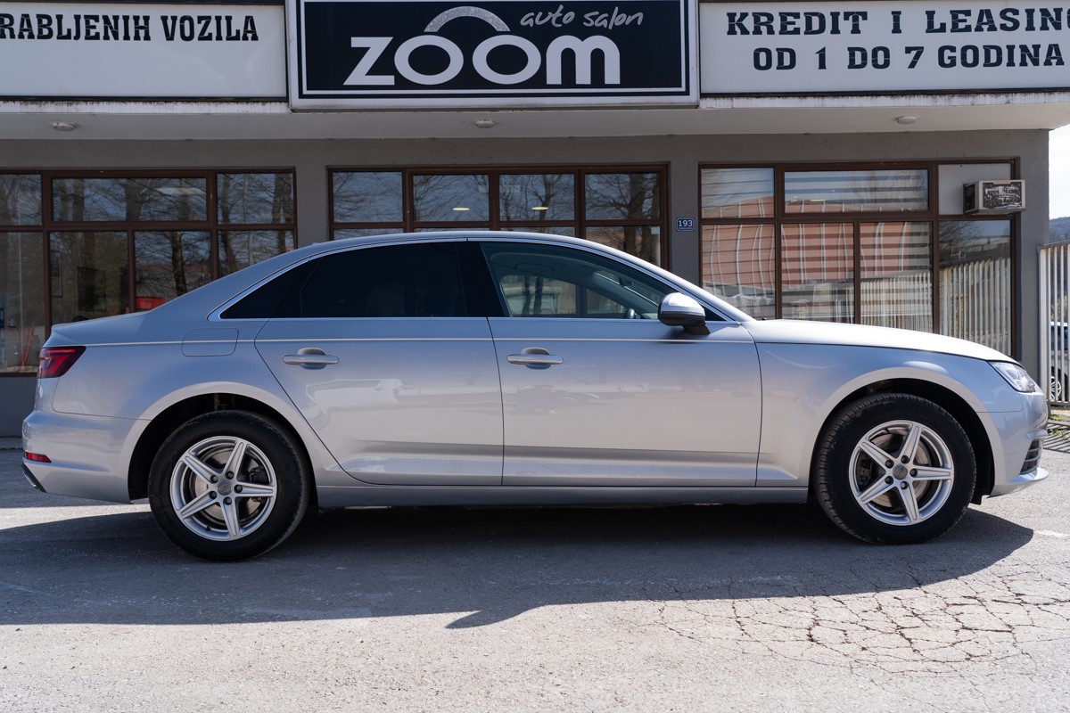 Audi A4
 35 TDi Stronic Business Line