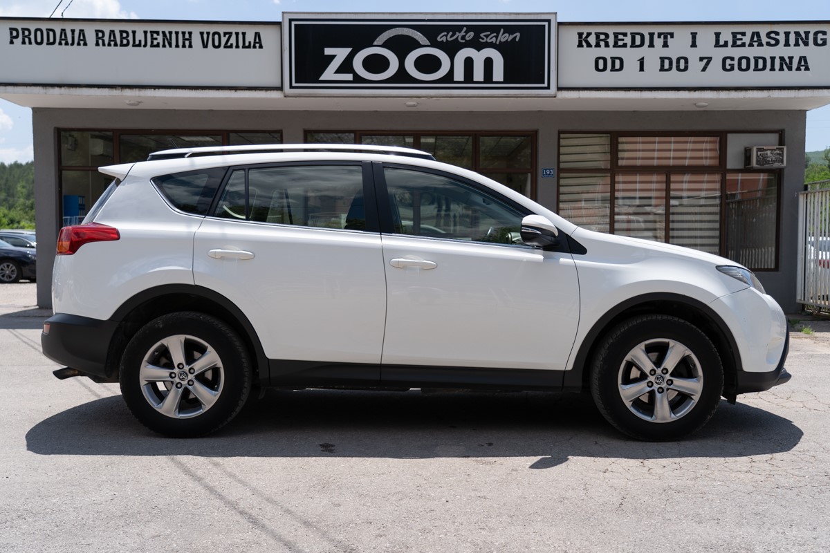 Toyota
 RAV4
 2,0 4x4