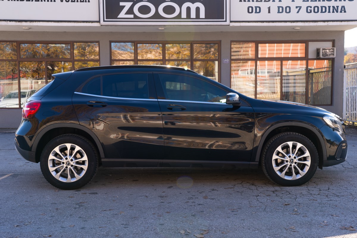 Mercedes-Benz GLA 200d Business