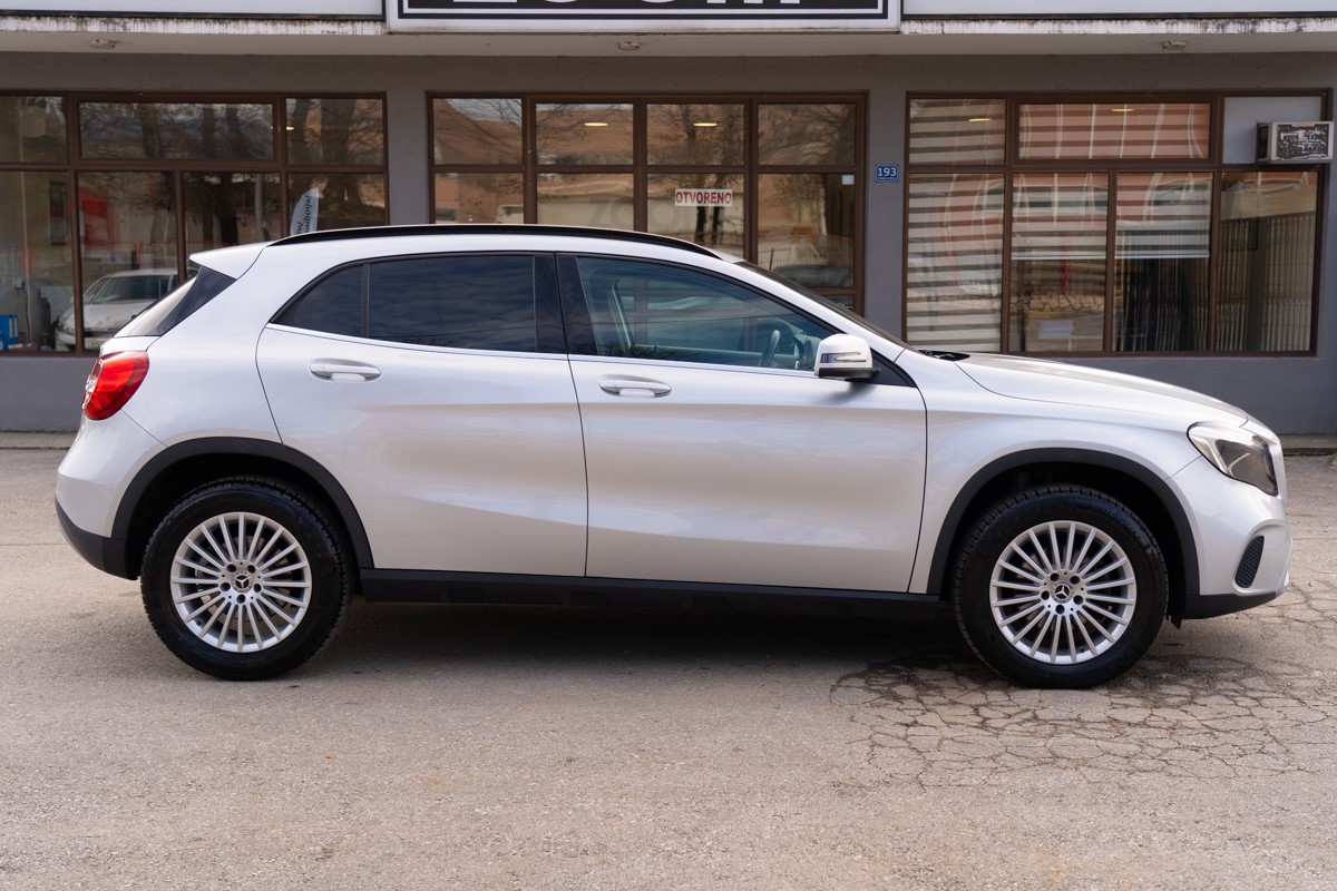 Mercedes-Benz GLA 200 D STOCK