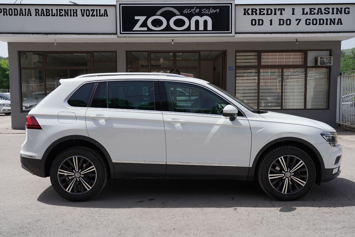 Volkswagen Tiguan
 2.0 TDI  BMT 4MOTION  Virtual Dashboard 
