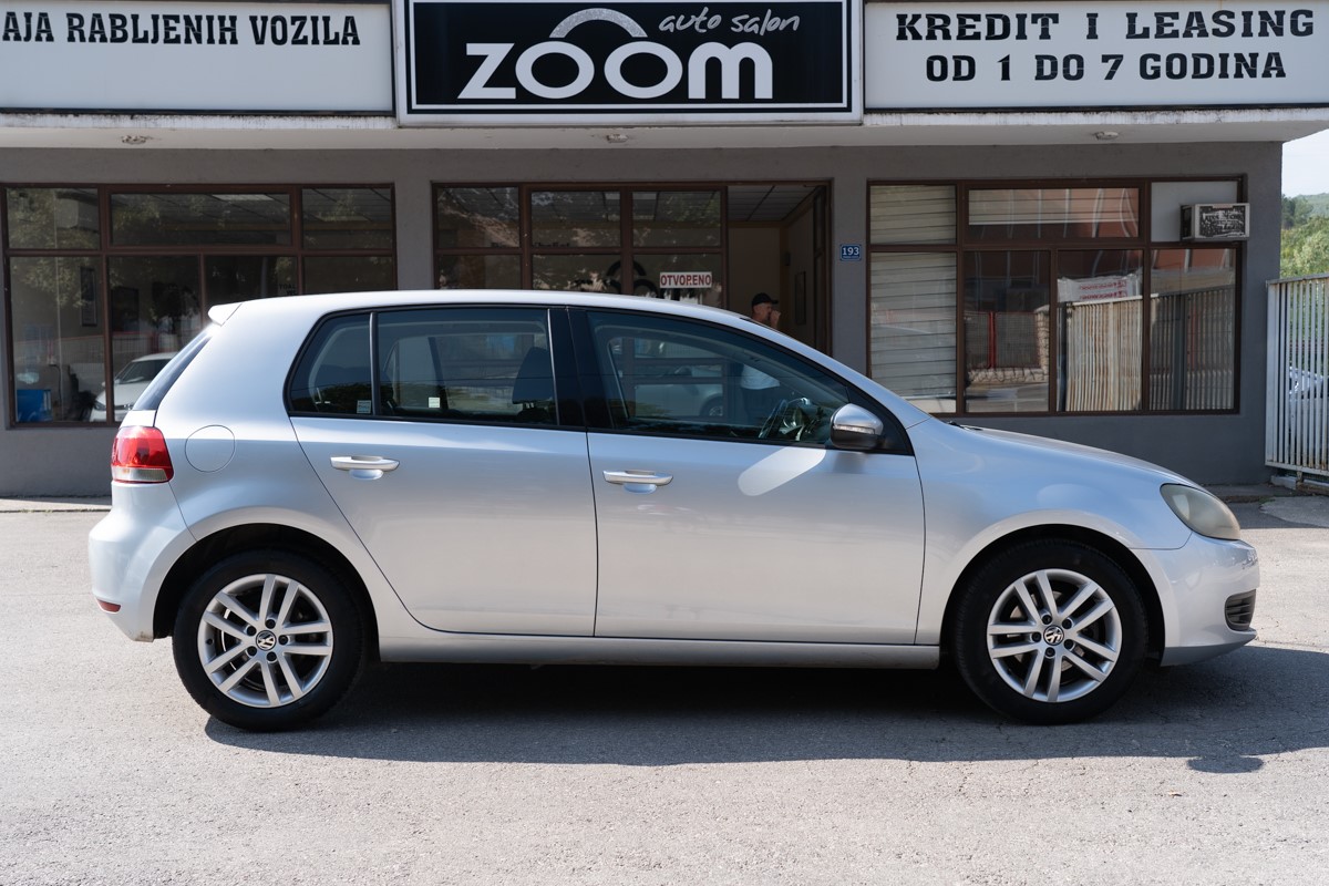 Volkswagen Golf VI 1,6 CR TDI COMFORTLINE 
