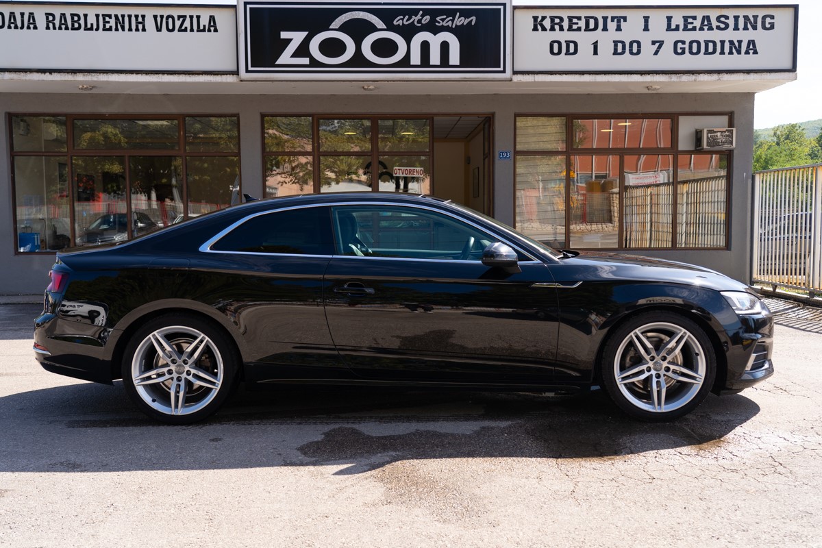 Audi A5
 2.0 TDi Sportline