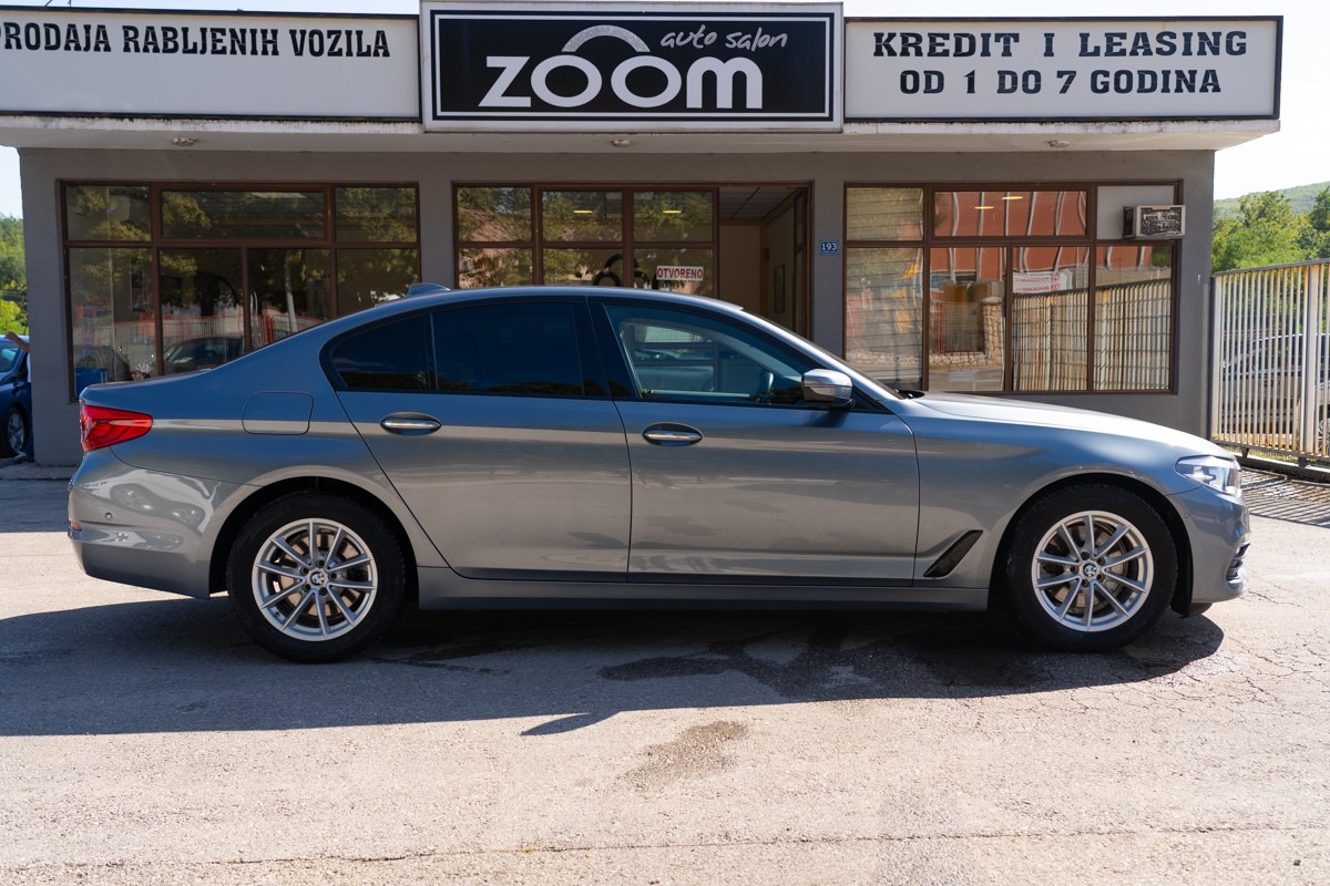BMW
 5-Series 520d
