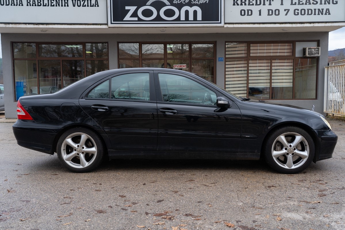 Mercedes-Benz C-Class
 220 CDI