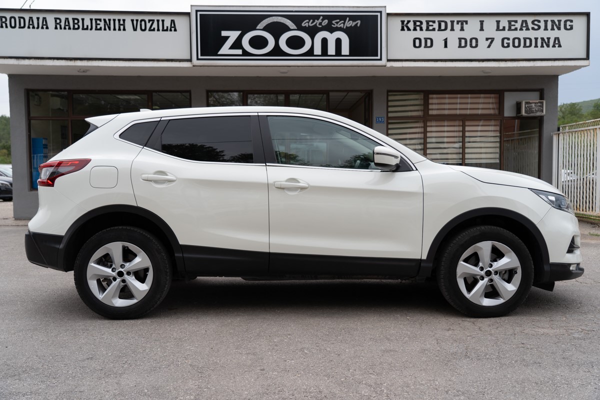Nissan
 Qashqai 1,5 DCI