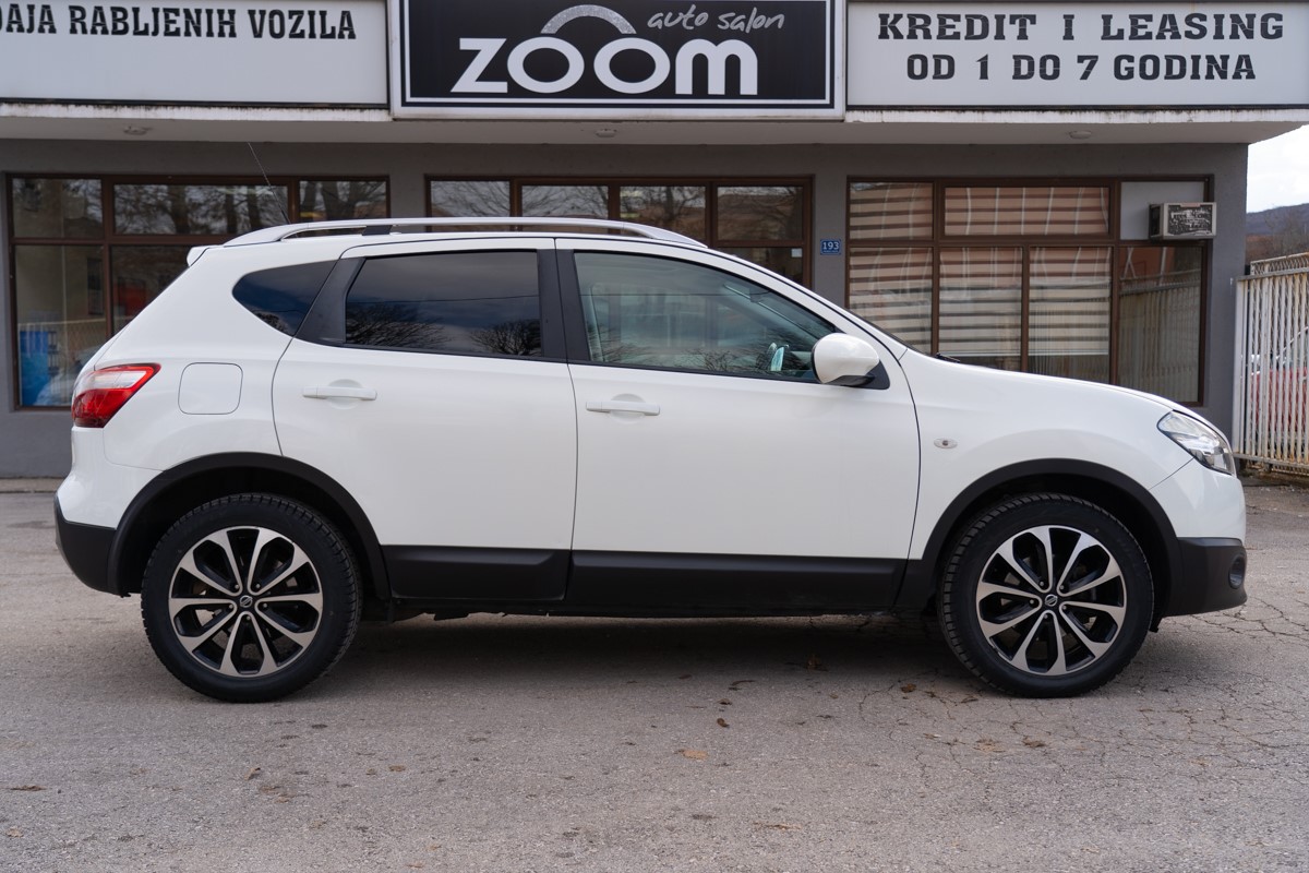 Nissan
 Qashqai 2,0 DCI