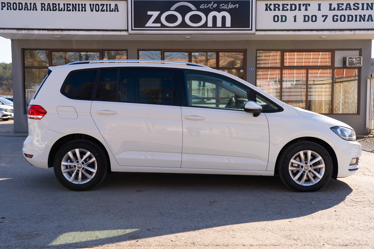 Volkswagen Touran 1.6 TDi Confortline Business 