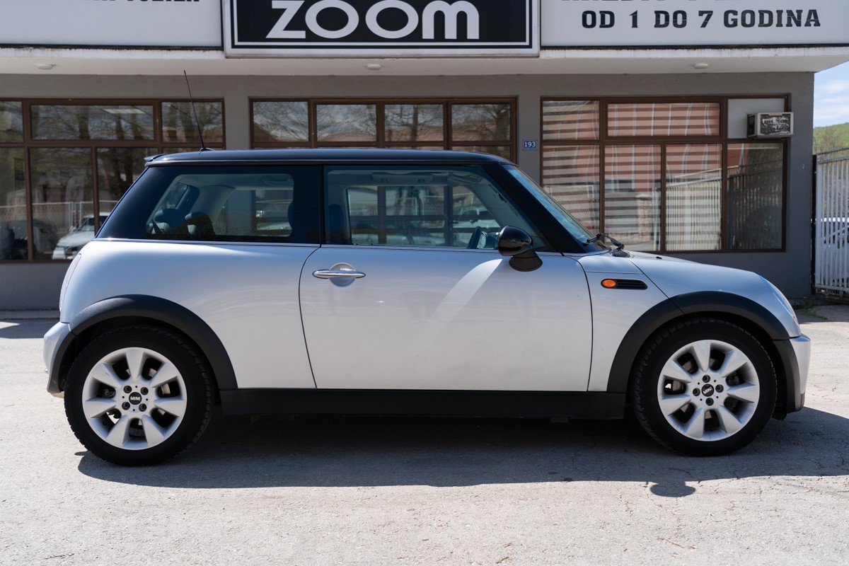 MINI
 Cooper 
 1,6 Benzin