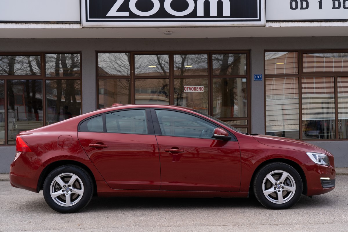 Volvo
 S60
 2.0D D2 Kinetic Business