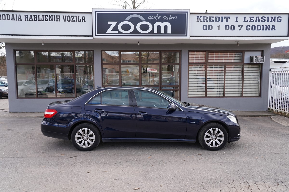 Mercedes-Benz E-Class
 220 CDI