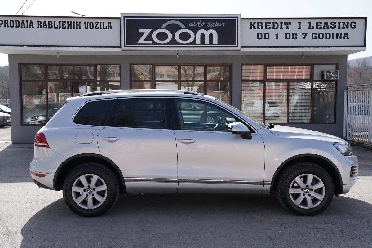 Volkswagen Touareg
 3.0 TDI 4 MOTION