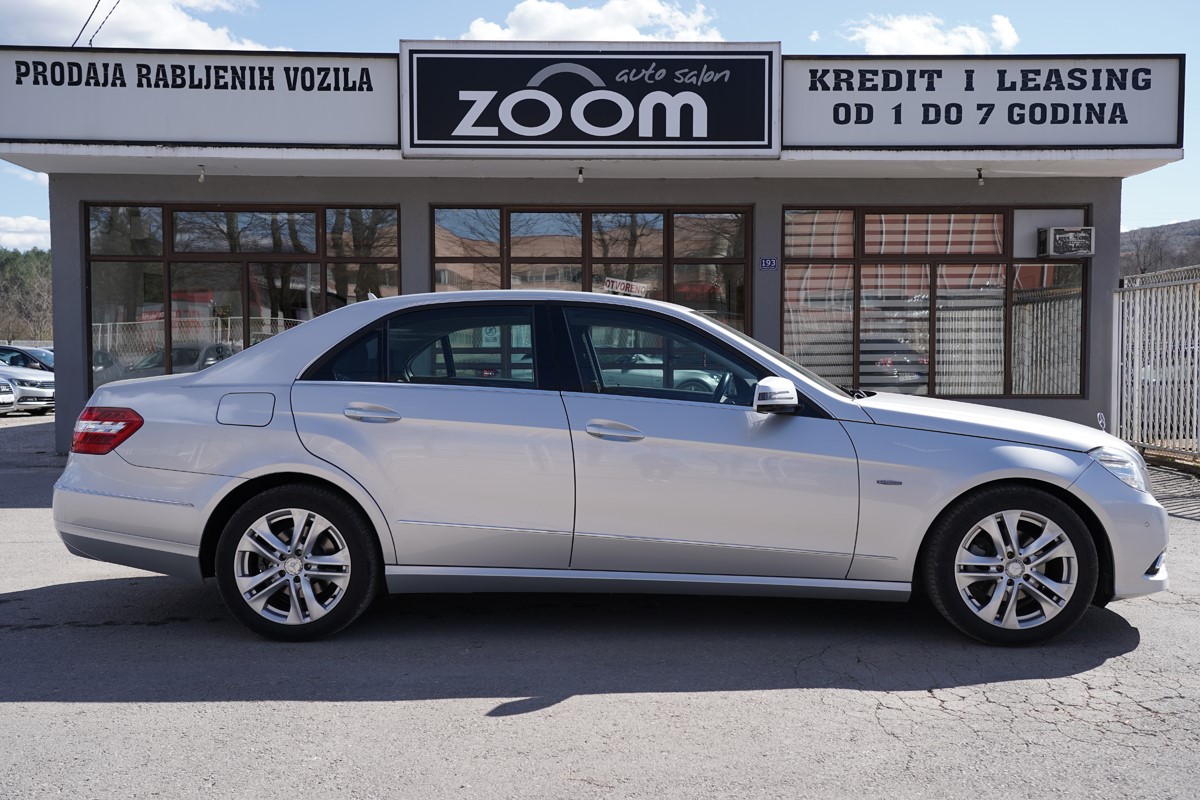 Mercedes-Benz E-Class
 E 220 CDI AVANTGARDE