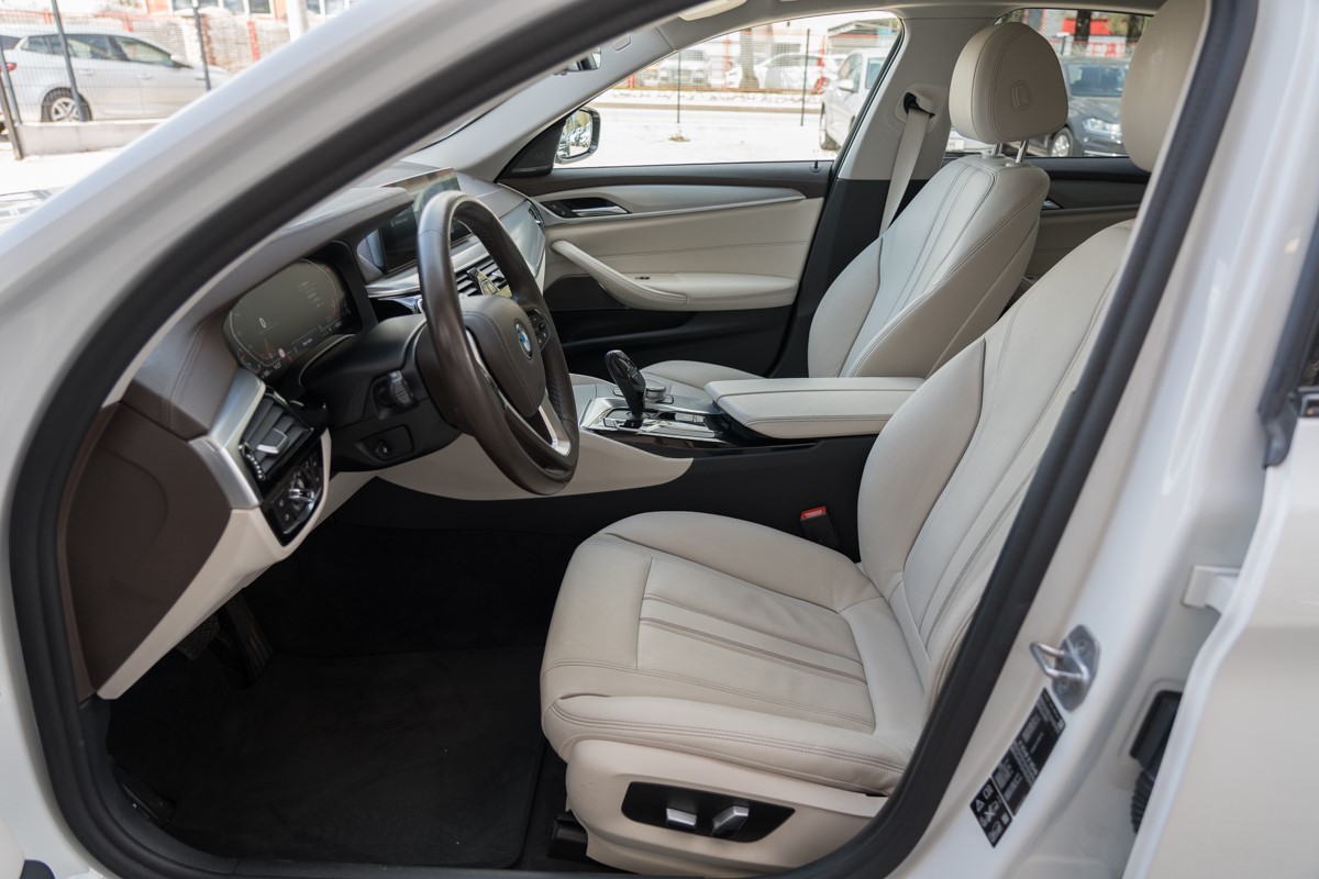 BMW
 5-Series 520d xDrive