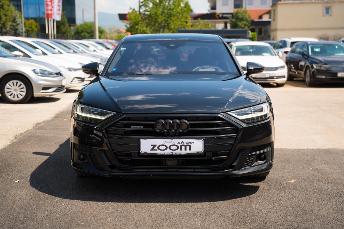 Audi A8
 3.0 TDI S line QUATTRO