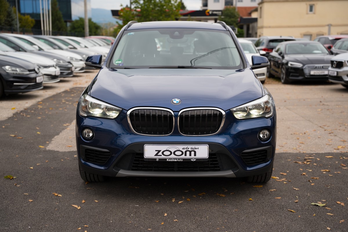 BMW
 X1 18D XDrive