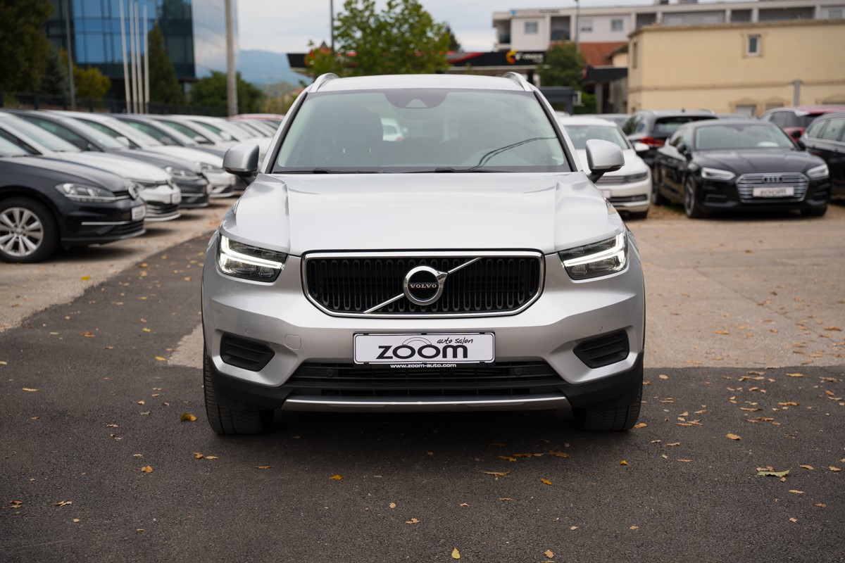 Volvo
 XC40 2.0 D D3