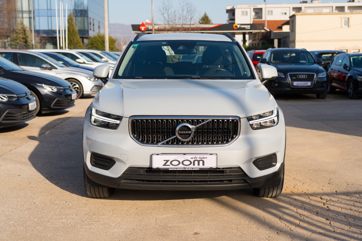 Volvo
 XC40 2.0D D3 AWD 4X4