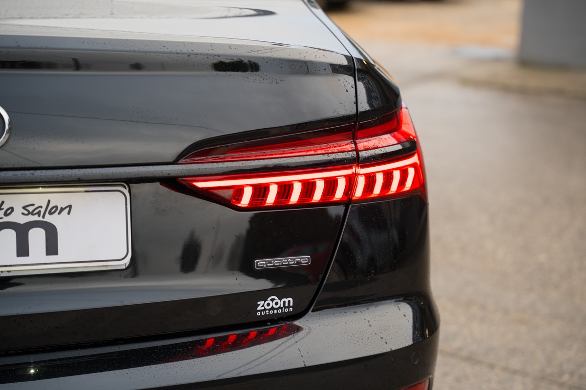 Audi A6
 55 TFSI E S line QUATTRO