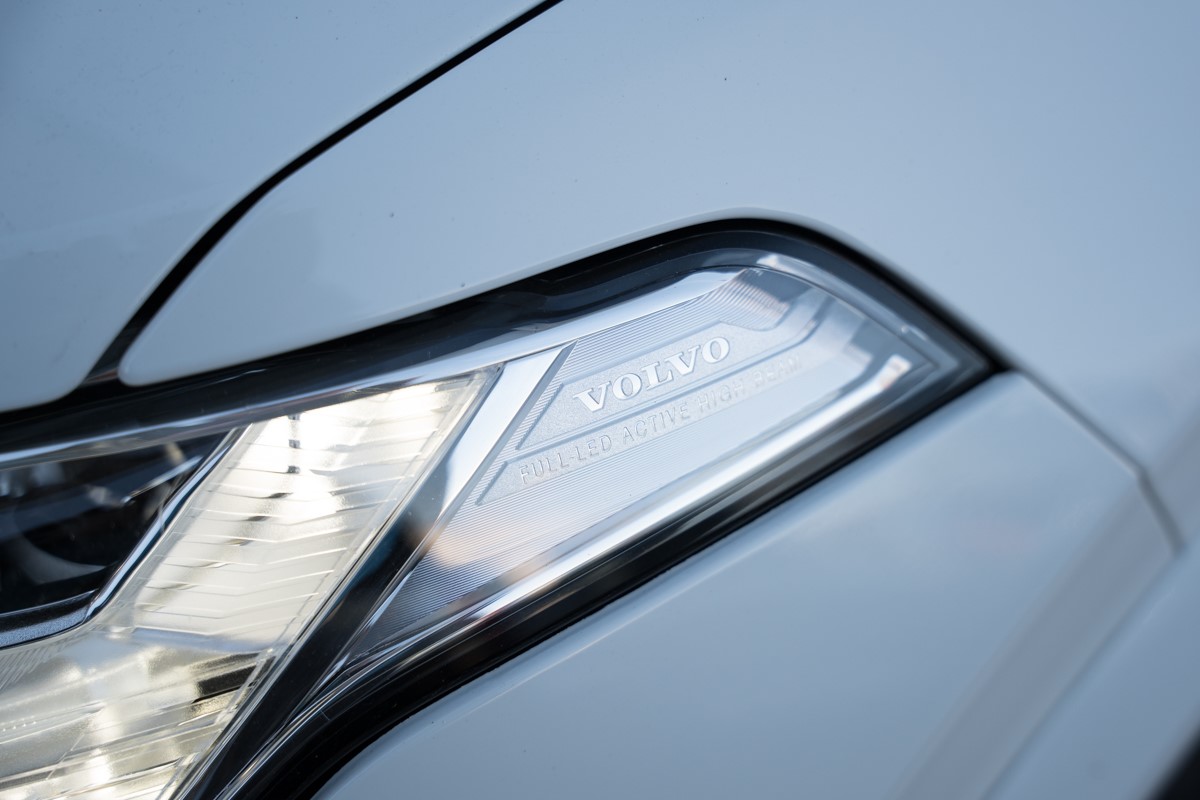 Volvo
 XC90 
 2.0 D B5 AWD Inscription 