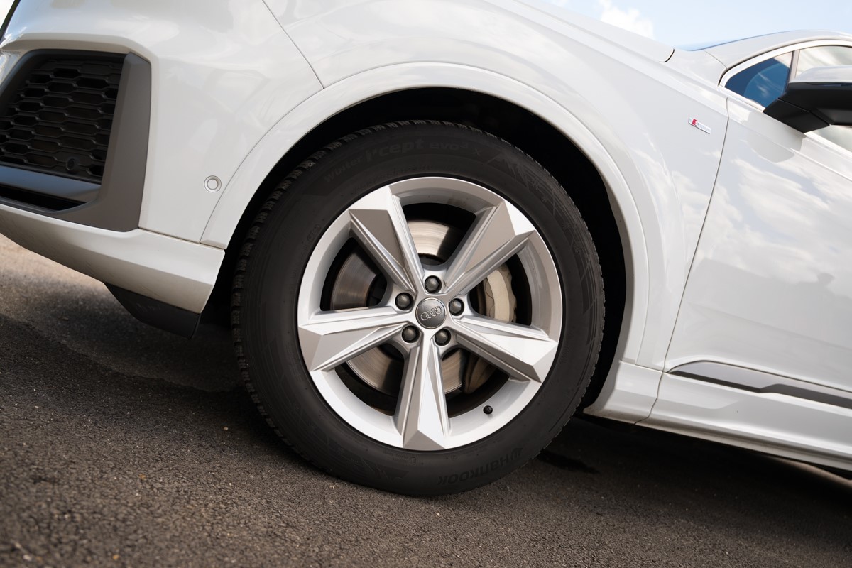 Audi Q7
 3.0 TDI S line QUATTRO