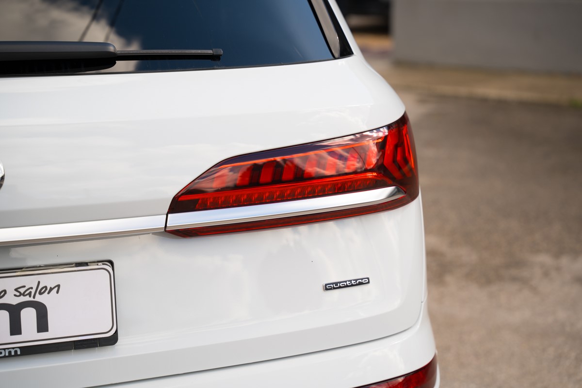 Audi Q7
 3.0 TDI S line QUATTRO