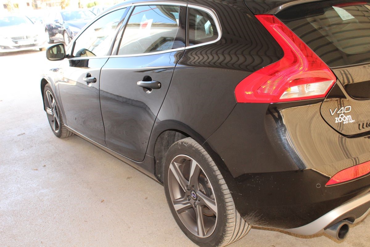 Volvo
 V40 2,0 D2 R-Desing