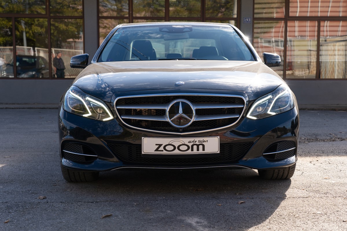 Mercedes-Benz E-Class
 E-350