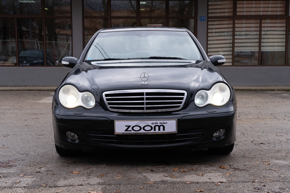 Mercedes-Benz C-Class
 220 CDI