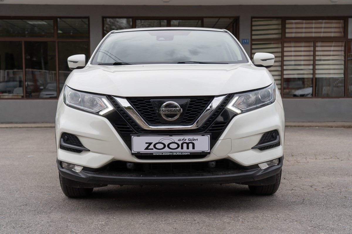 Nissan
 Qashqai 1,5 DCI