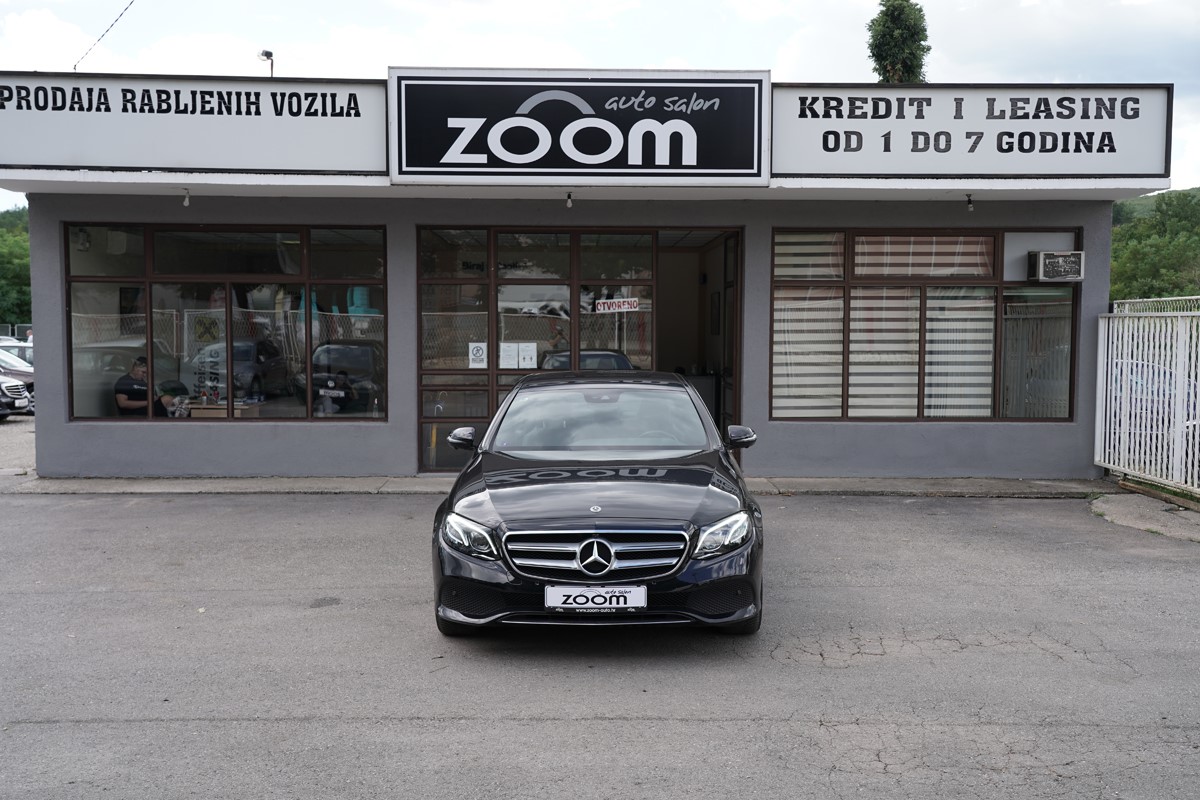 Mercedes-Benz E-Class
 220 D Avantgarde 