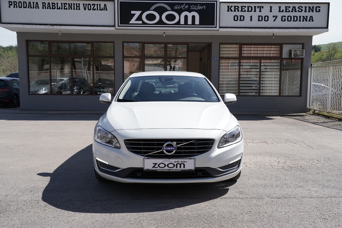 Volvo
 S60
 2.0 D Summum
