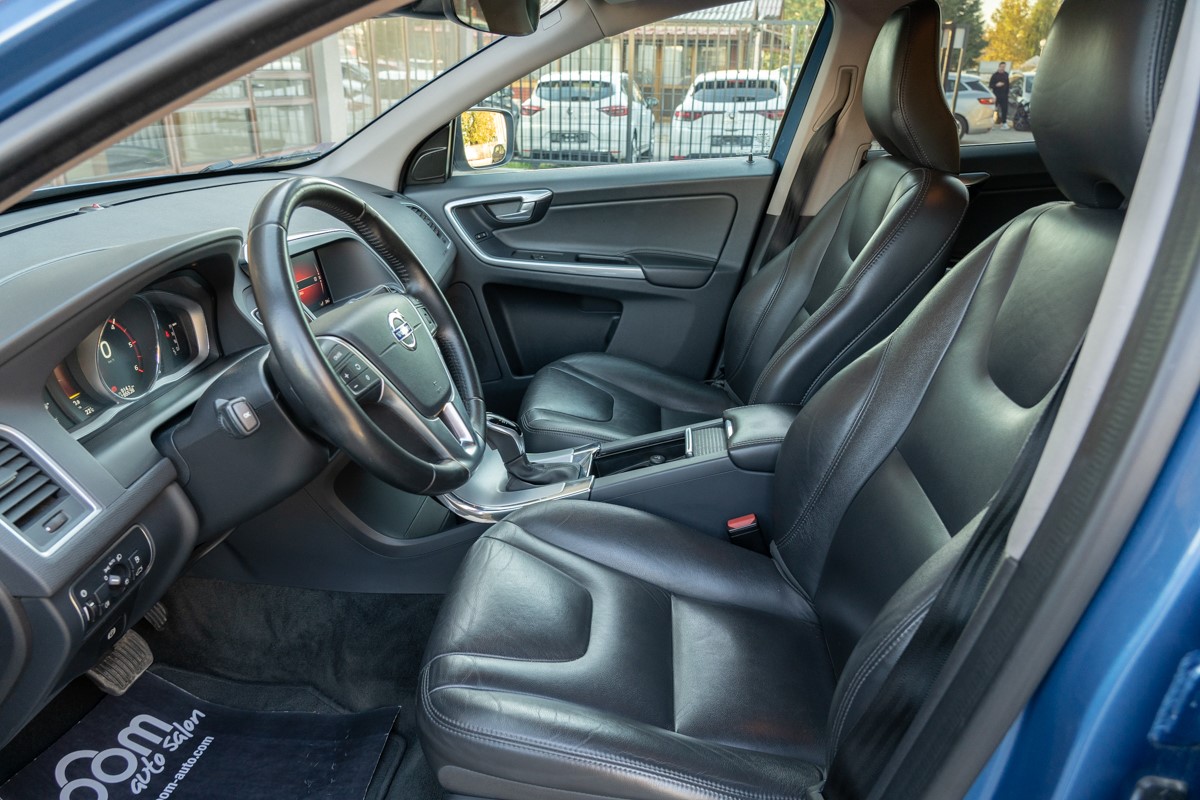 Volvo
 XC60 D4