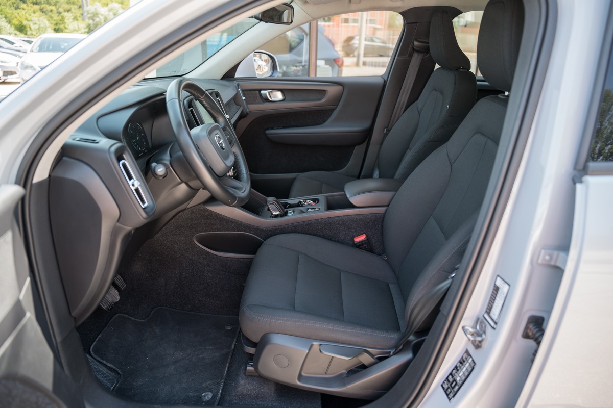Volvo
 XC40 2.0  D3
