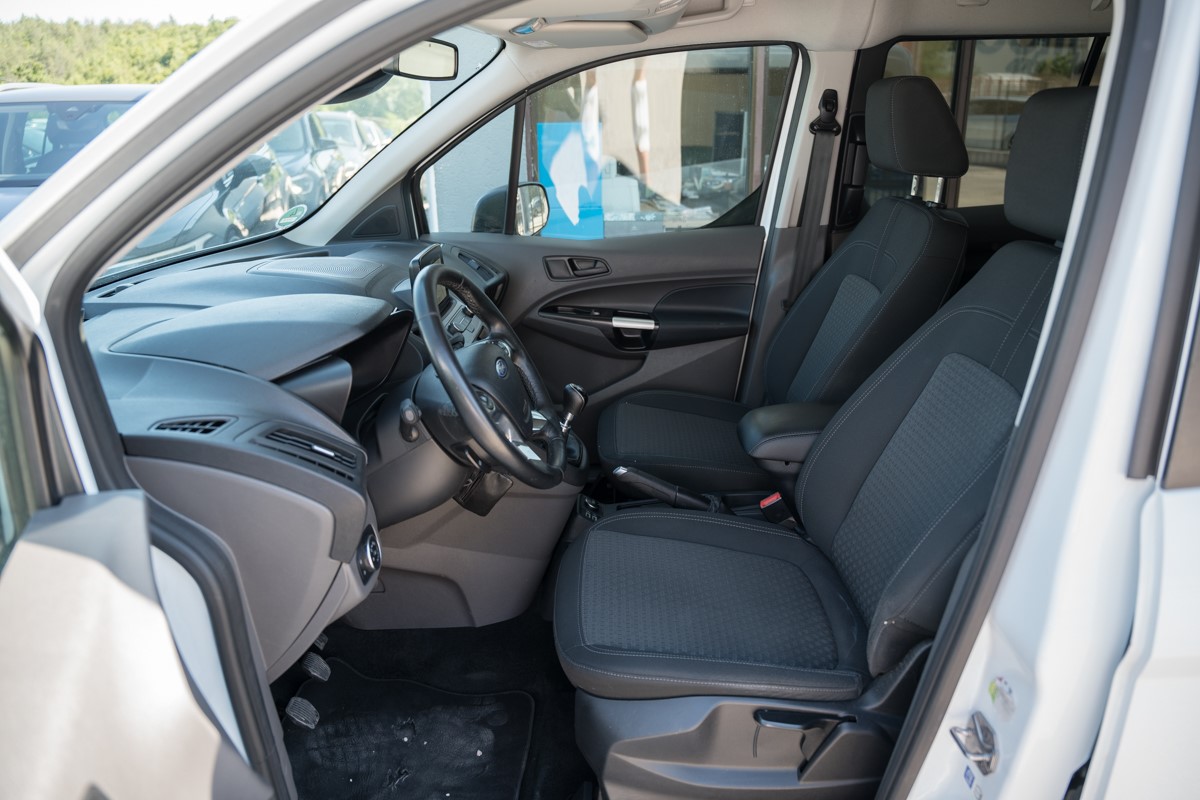 Ford
 Tourneo Connect 1.5 TDCI 7 Sjedišta