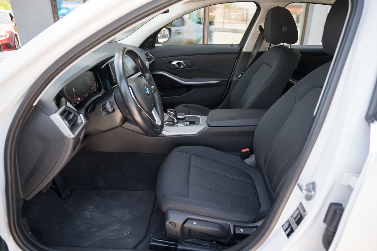 BMW
 3-Series 318D