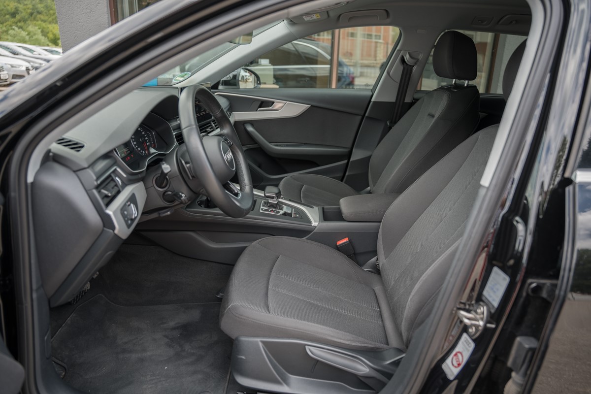 Audi A4
 2.0 TDI