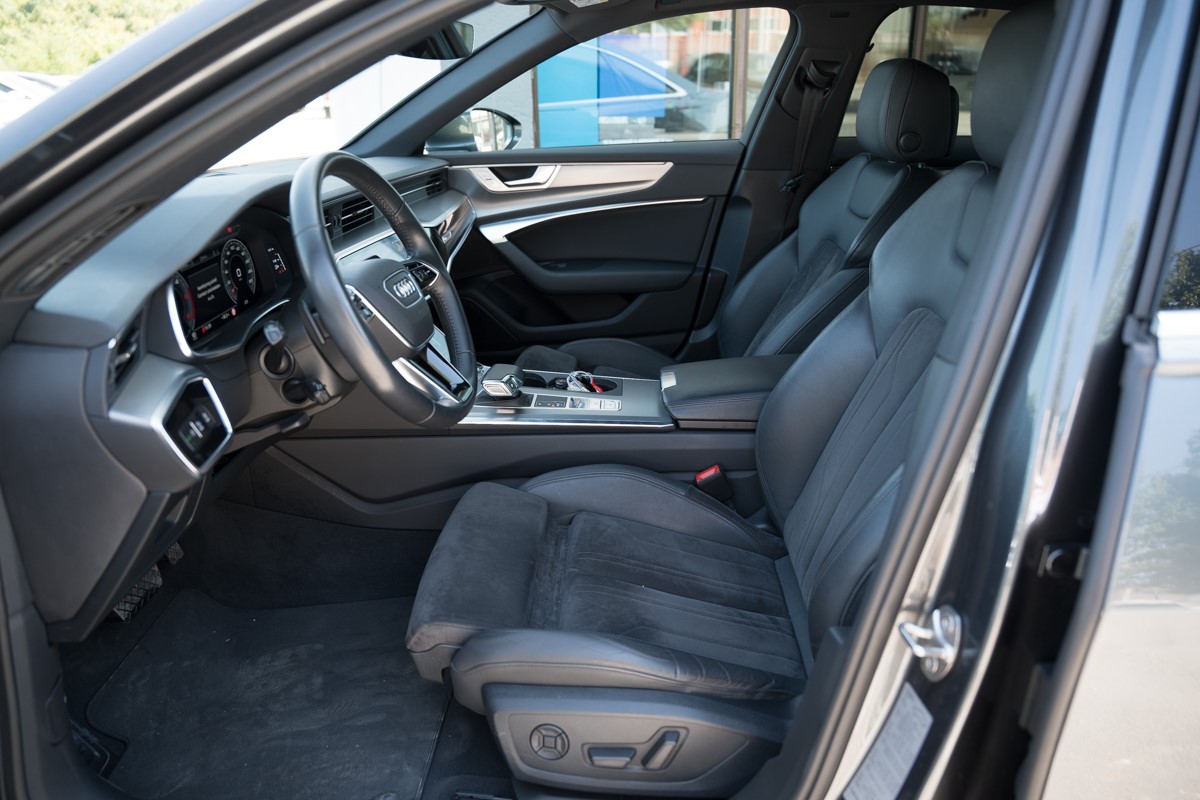 Audi A6
 2.0 TDI S line