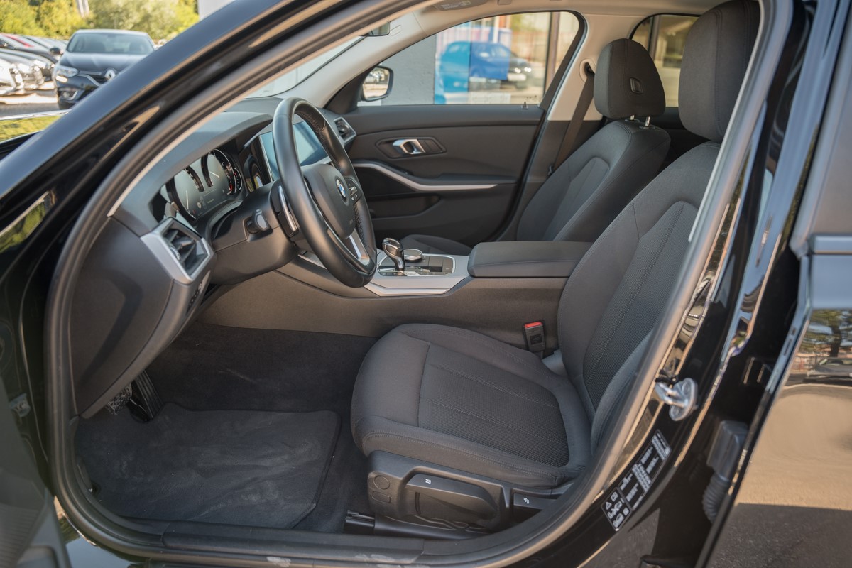 BMW
 3-Series 320 D XDrive
