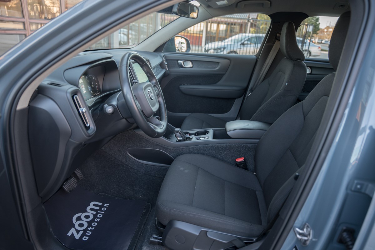 Volvo
 XC40 2.0 D D3