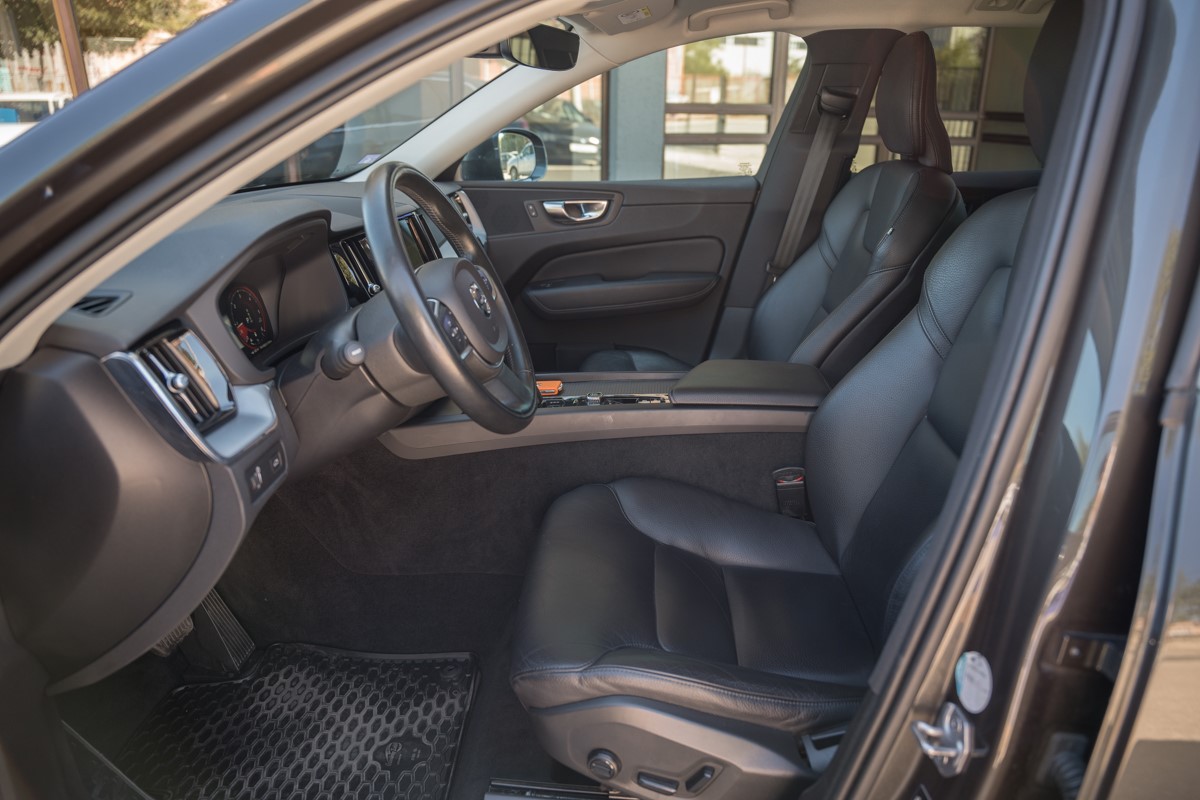 Volvo
 XC60 2.0 D B4 AWD