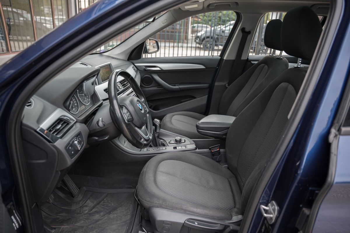 BMW
 X1 18D XDrive