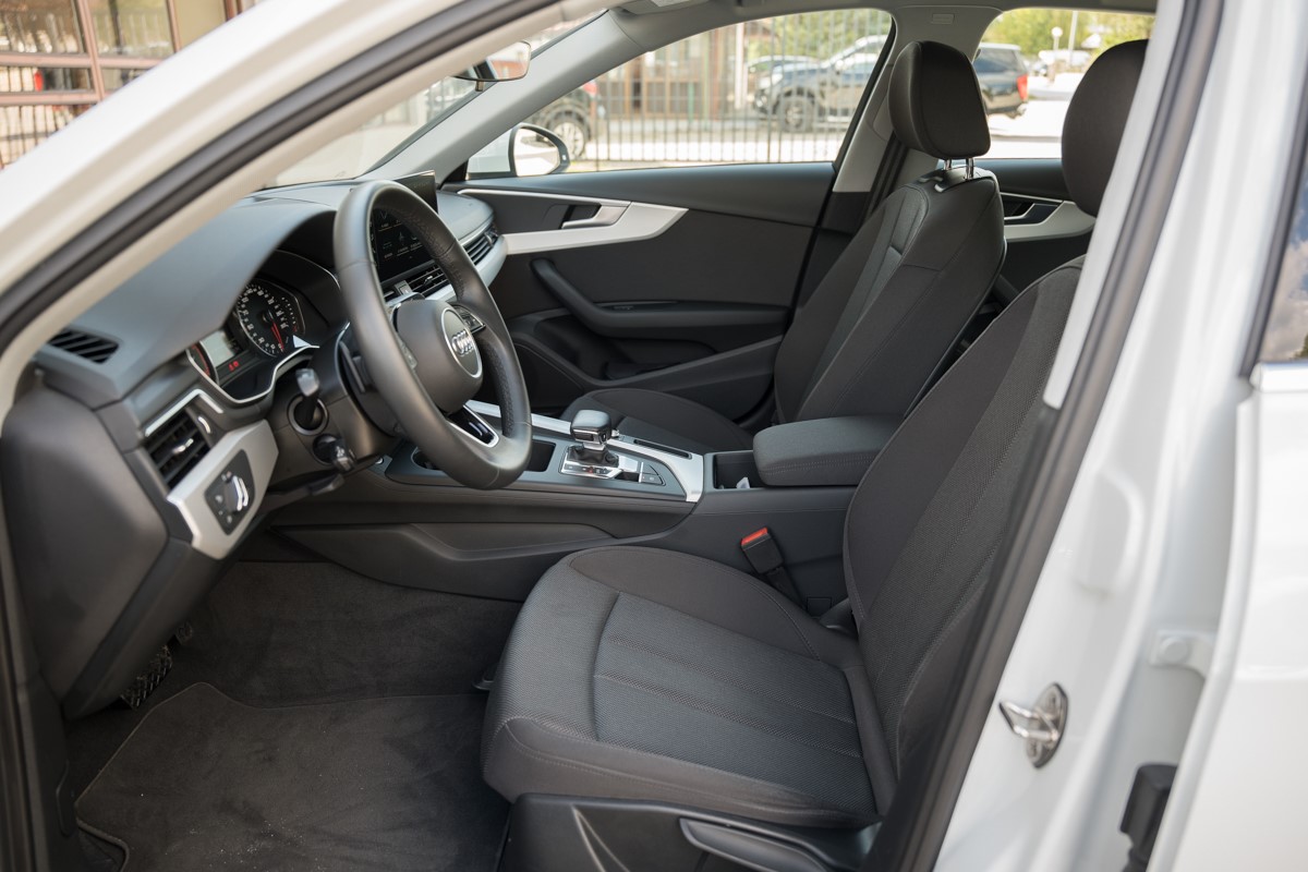 Audi A4
 30 TDI 