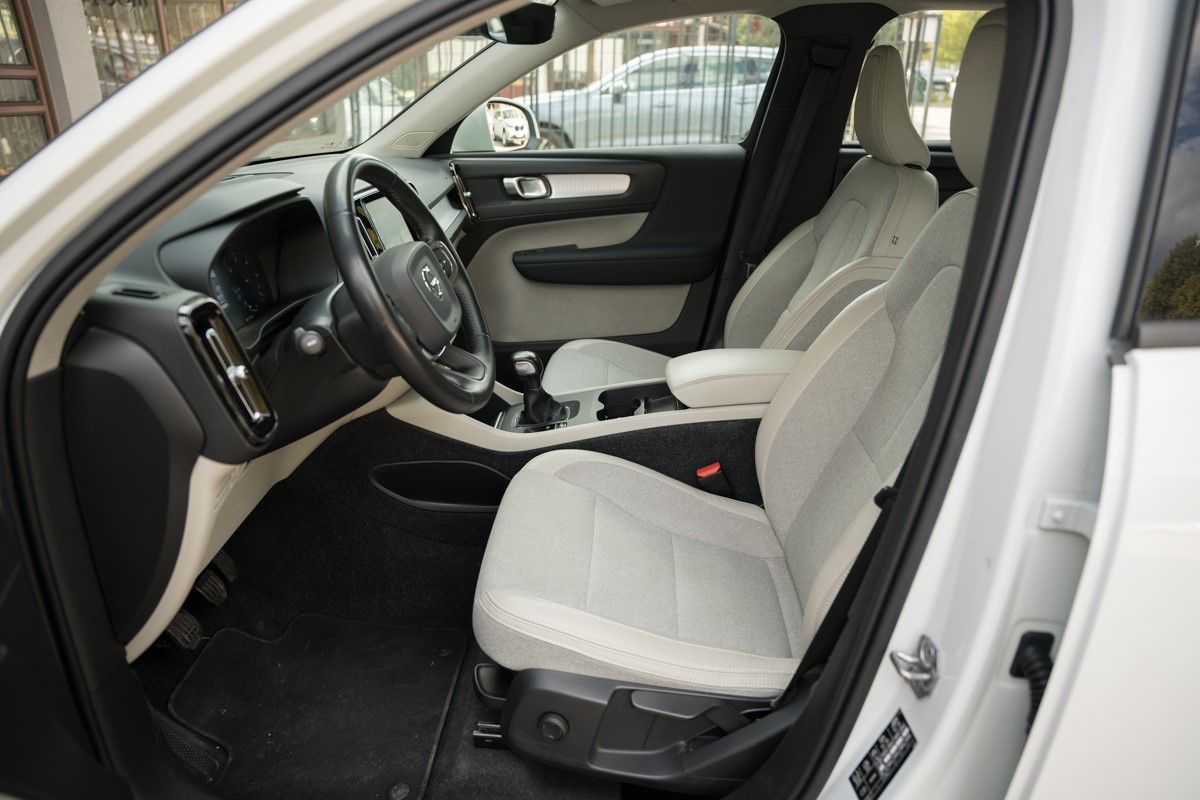 Volvo
 XC40 2.0 D