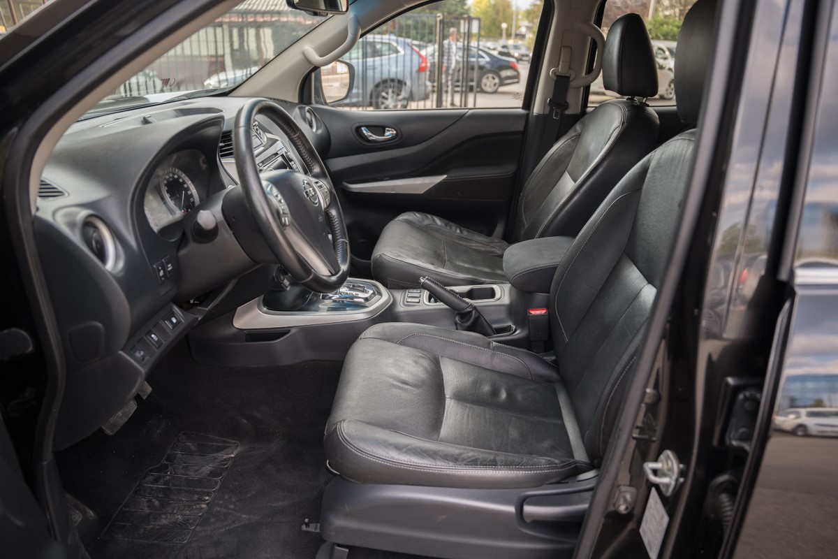 Nissan
 Navara 2,3 DCI 4X4