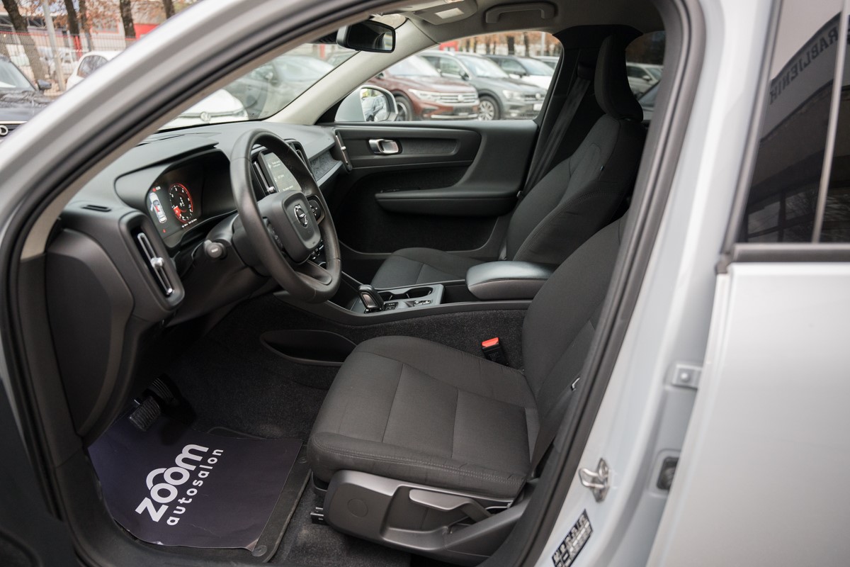Volvo
 XC40 2.0 D D3