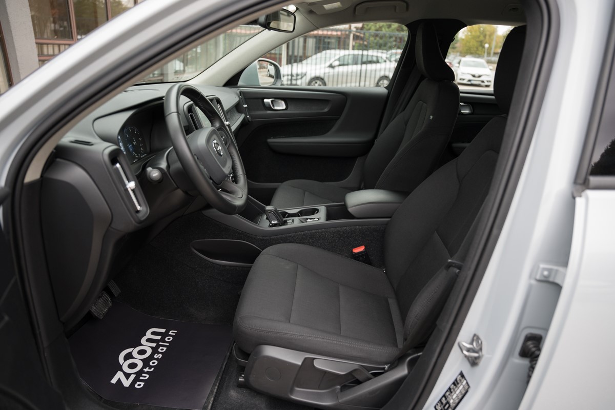 Volvo
 XC40 2.0 D D3