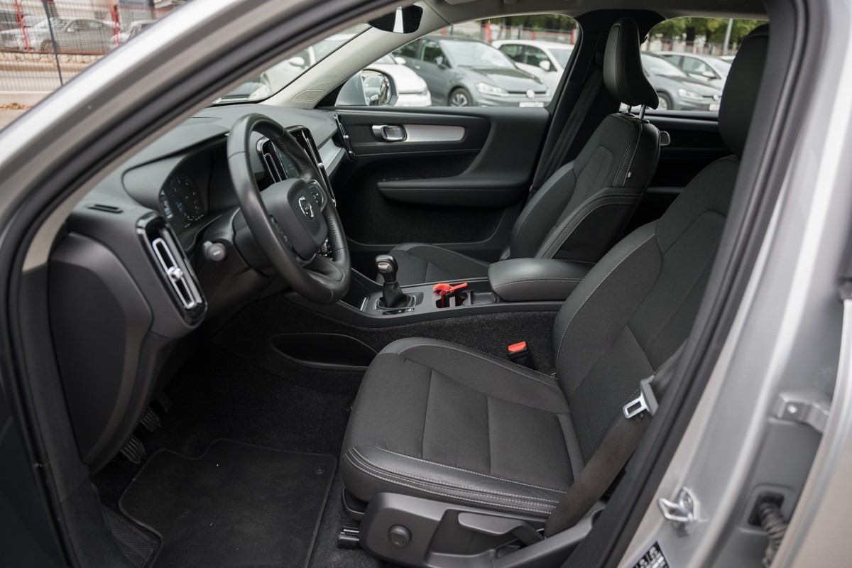 Volvo
 XC40 2.0 D D3