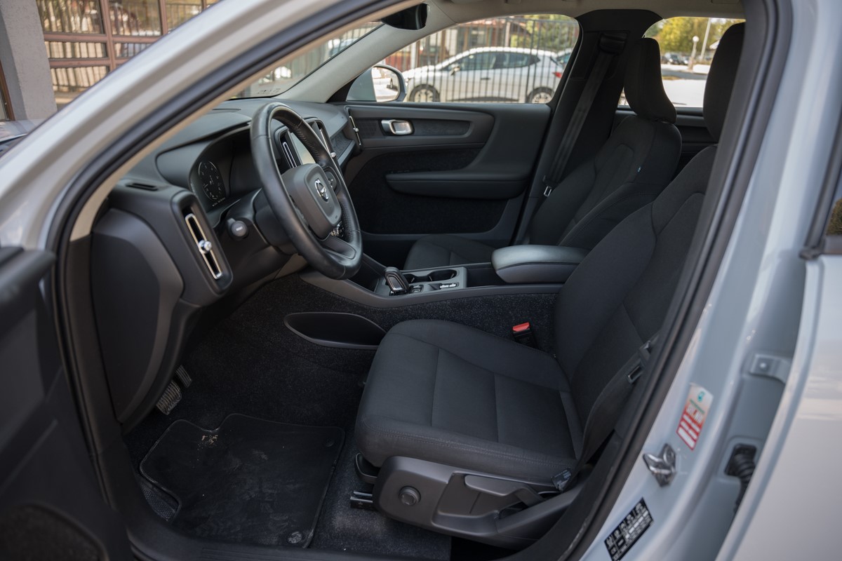 Volvo
 XC40 2.0 D